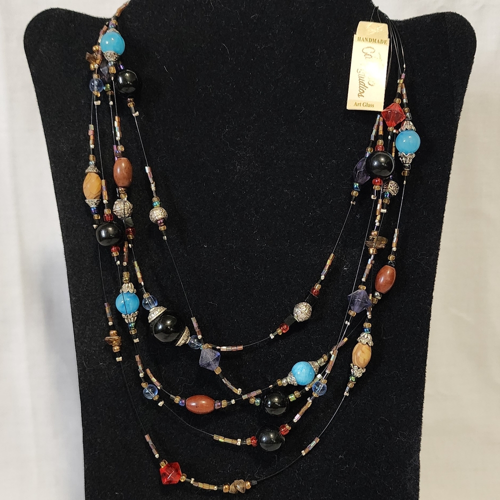 Elegant Beaded Necklace with Vibrant Accents